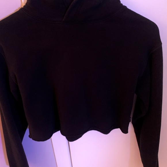 Aritzia Tops - Cropped Aritzia hoodie